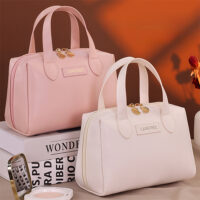 Delicate Beying hand makeup bag
