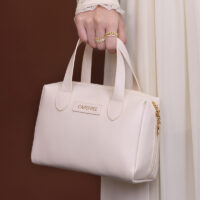 Delicate Beying hand makeup bag